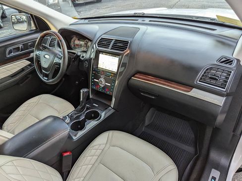 Used 2018 Ford Explorer Platinum AWD/4WD image 32