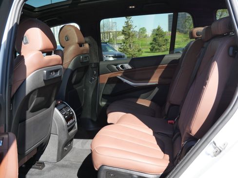 Used 2021 BMW X7 xDrive40i w/ M Sport Package AWD/4WD image 14