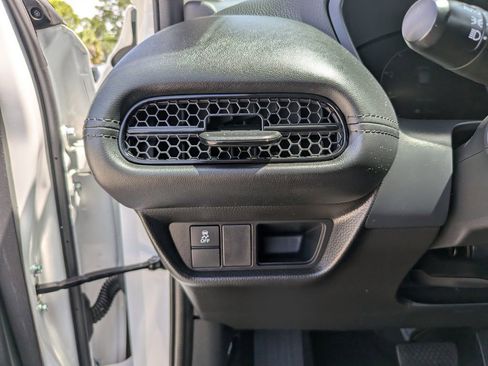 Used 2025 Honda HR-V LX image 28