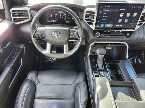 Used 2024 Toyota Sequoia Platinum image 9