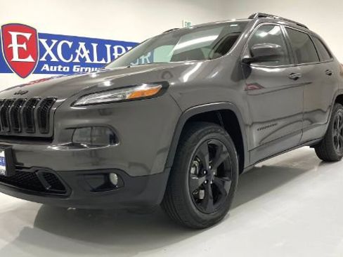 Used 2018 Jeep Cherokee Latitude w/ Altitude Package AWD/4WD image 14