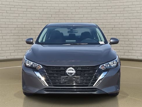 Used 2025 Nissan Sentra SV image 2