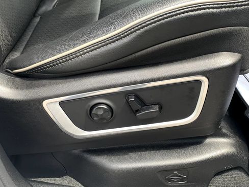 Used 2019 RAM 1500 Laramie w/ Sport Appearance Package AWD/4WD image 32