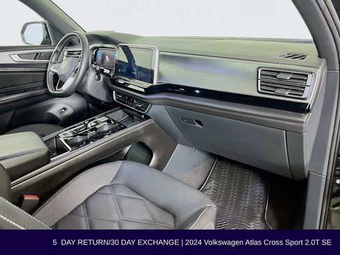 Used 2024 Volkswagen Atlas Cross Sport SE image 32