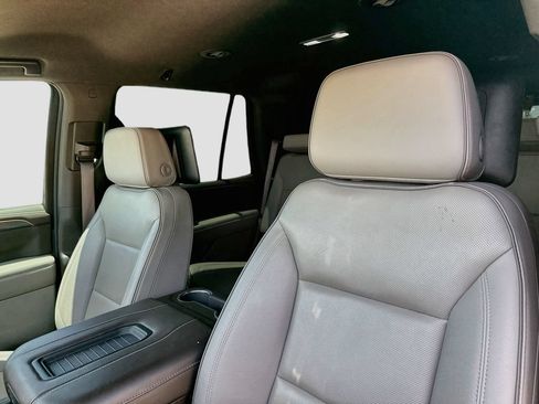 Used 2024 GMC Yukon SLT w/ SLT Luxury Package RWD image 13