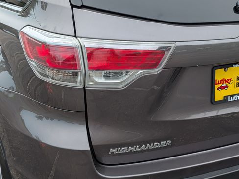 Used 2015 Toyota Highlander XLE AWD/4WD image 17