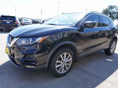 Used 2020 Nissan Rogue Sport SV w/ Technology Package image 3