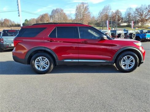 Used 2021 Ford Explorer XLT w/ Equipment Group 202A image 3