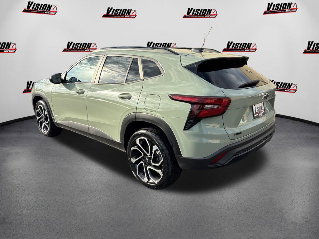Used 2024 Chevrolet Trax RS FWD image 3