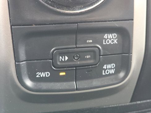 Used 2019 RAM 1500 Classic SLT w/ Luxury Group image 5