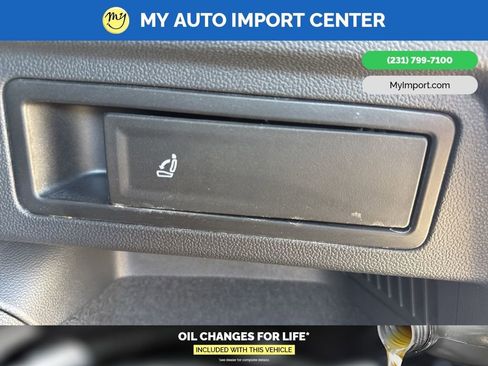 Used 2019 Volkswagen Tiguan SE w/ Panoramic Sunroof Package image 30