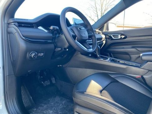 New 2026 Jeep Compass Latitude image 18