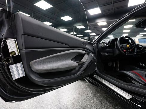 Used 2021 Ferrari F8 Tributo image 26