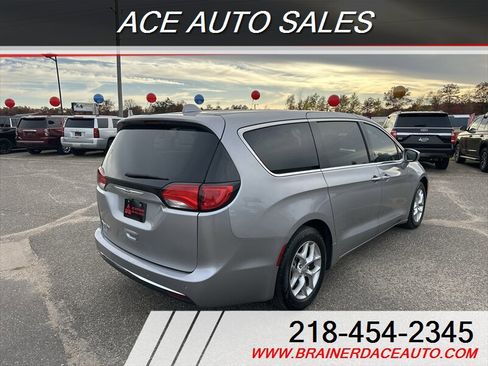 Used 2018 Chrysler Pacifica Touring Plus w/ Tire & Wheel Group image 3