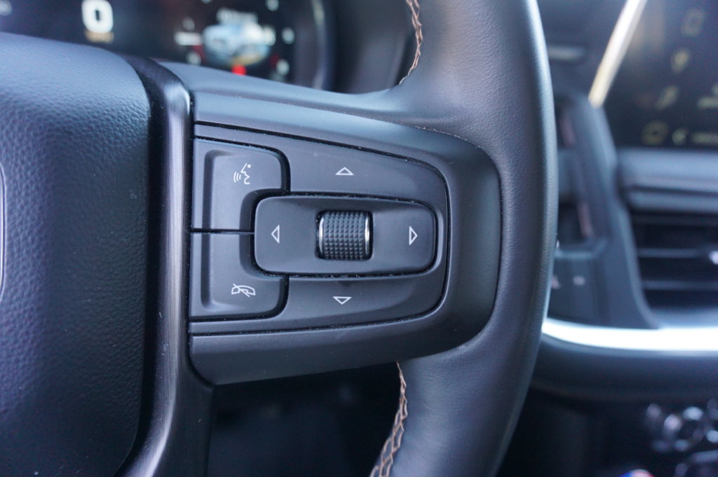 Used 2024 GMC Yukon AT4 w/ AT4 Premium Plus Package AWD/4WD image 9