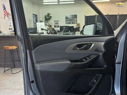 Used 2020 Chevrolet Traverse LT image 9
