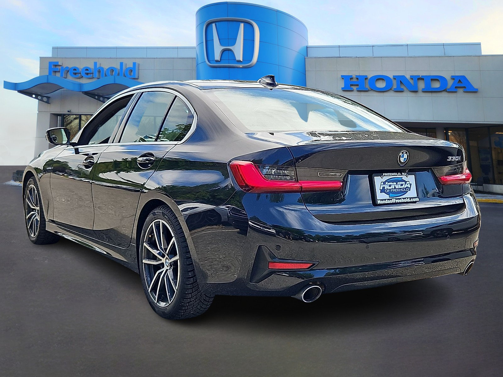 Used 2021 BMW 330i Sedan RWD image 4