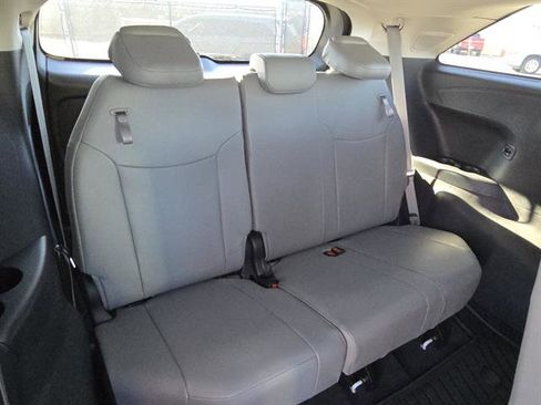 Used 2025 Toyota Sienna XLE image 14