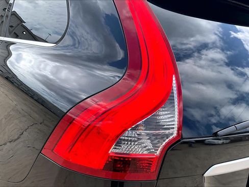 Used 2016 Volvo XC60 T6 R-Design image 26