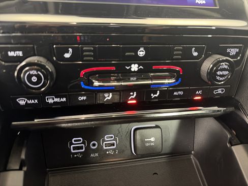 Used 2023 Jeep Grand Cherokee Laredo w/ Luxury Tech Group I image 29