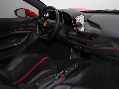 Used 2022 Ferrari F8 Tributo RWD image 33