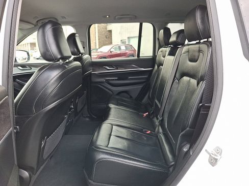 Certified 2023 Jeep Grand Cherokee Limited image 11