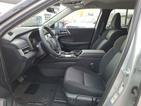 New 2026 Mitsubishi Outlander ES image 6