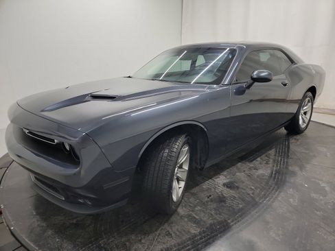Used 2016 Dodge Challenger SXT image 3