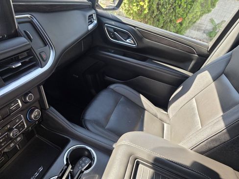 Used 2023 Chevrolet Tahoe Z71 w/ Luxury Package AWD/4WD image 19