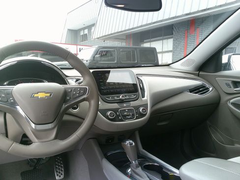 Used 2017 Chevrolet Malibu LT w/ Driver Confidence Package FWD image 22