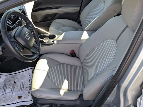 Used 2023 Toyota Camry SE image 18