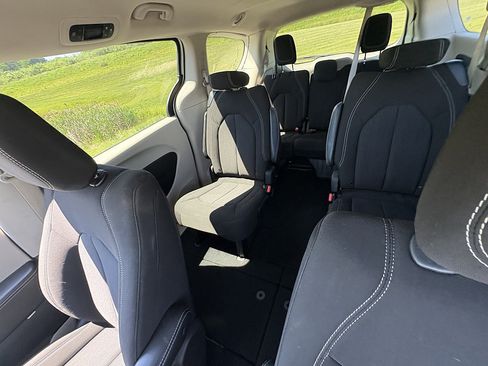 Used 2023 Chrysler Voyager LX FWD image 33
