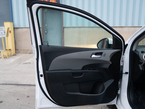 Used 2019 Chevrolet Sonic LT image 18