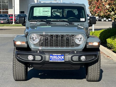 New 2025 Jeep Gladiator Nighthawk image 6