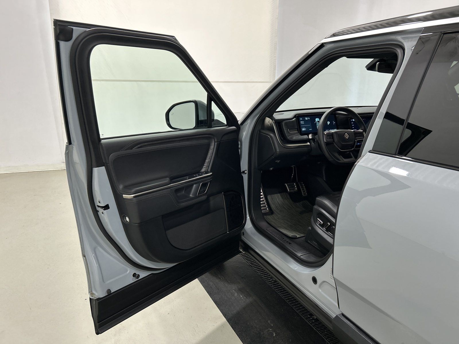 Used 2023 Rivian R1S Adventure Quad AWD/4WD image 16