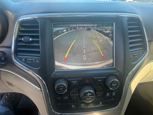 Used 2014 Jeep Grand Cherokee Overland w/ Advanced Technology Group AWD/4WD image 23