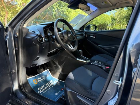 Used 2020 Toyota Yaris LE FWD image 9