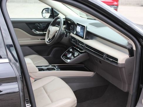 Used 2022 Lincoln Corsair Standard w/ Premium Package image 19