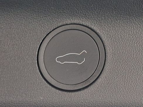 Used 2024 Tesla Model Y Long Range RWD image 29