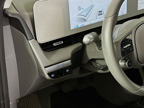 Used 2024 Hyundai Ioniq 5 SE image 17