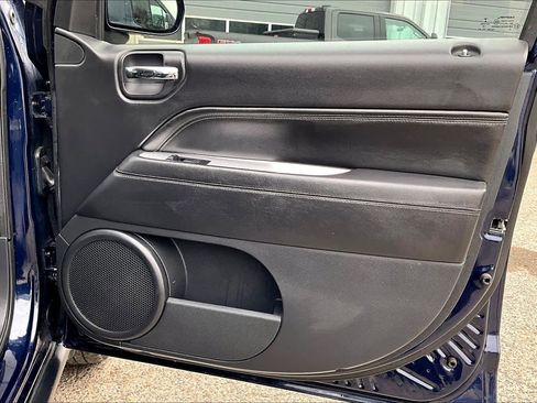 Used 2016 Jeep Compass High Altitude image 22