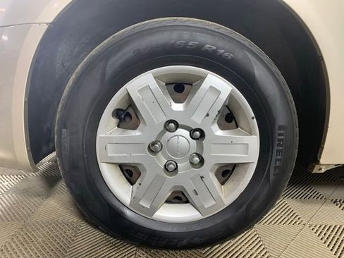 Used 2013 Dodge Grand Caravan SXT FWD image 32