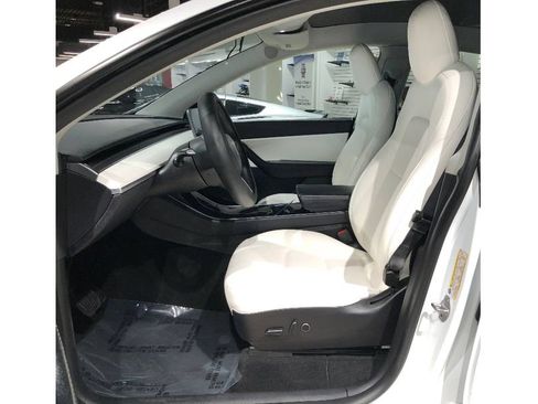 Used 2021 Tesla Model Y Long Range image 18