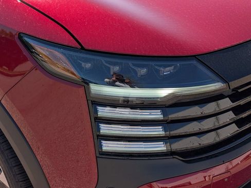 Used 2025 Nissan Kicks SR FWD image 4