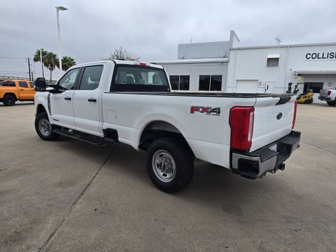 Used 2023 Ford F250 XL w/ FX4 Off-Road Package image 4