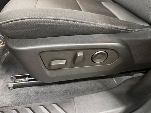 Used 2024 Chevrolet Colorado W/T w/ Technology Package RWD image 19