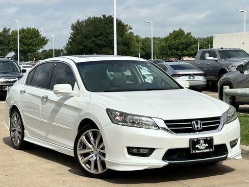 Used 2014 Honda Accord Touring image 2