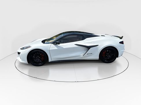Used 2024 Chevrolet Corvette Z06 RWD image 5