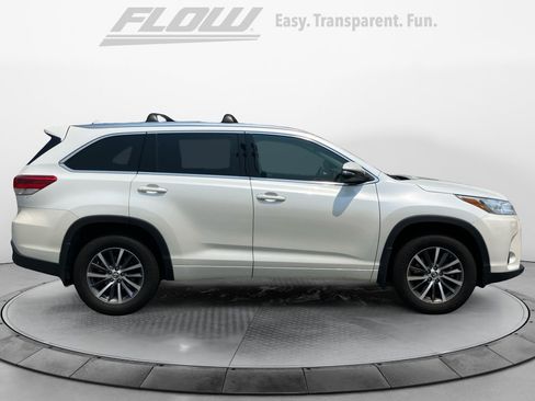 Used 2018 Toyota Highlander XLE AWD/4WD image 10