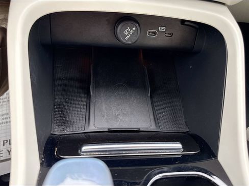 Used 2023 Volvo XC40 B5 Plus AWD/4WD image 30